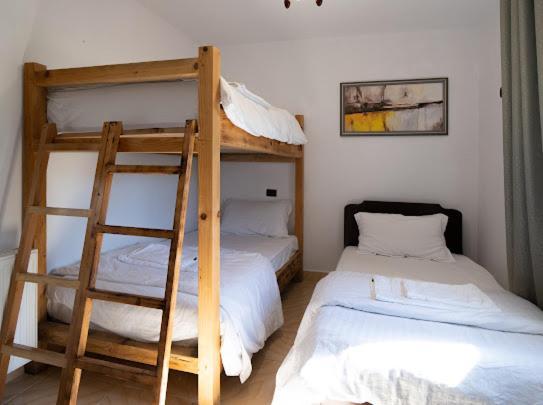 Vila Shen Maria Hotel Voskopojë Екстериор снимка