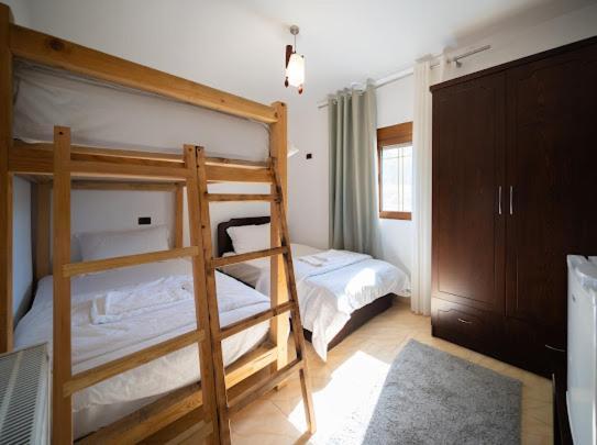 Vila Shen Maria Hotel Voskopojë Екстериор снимка